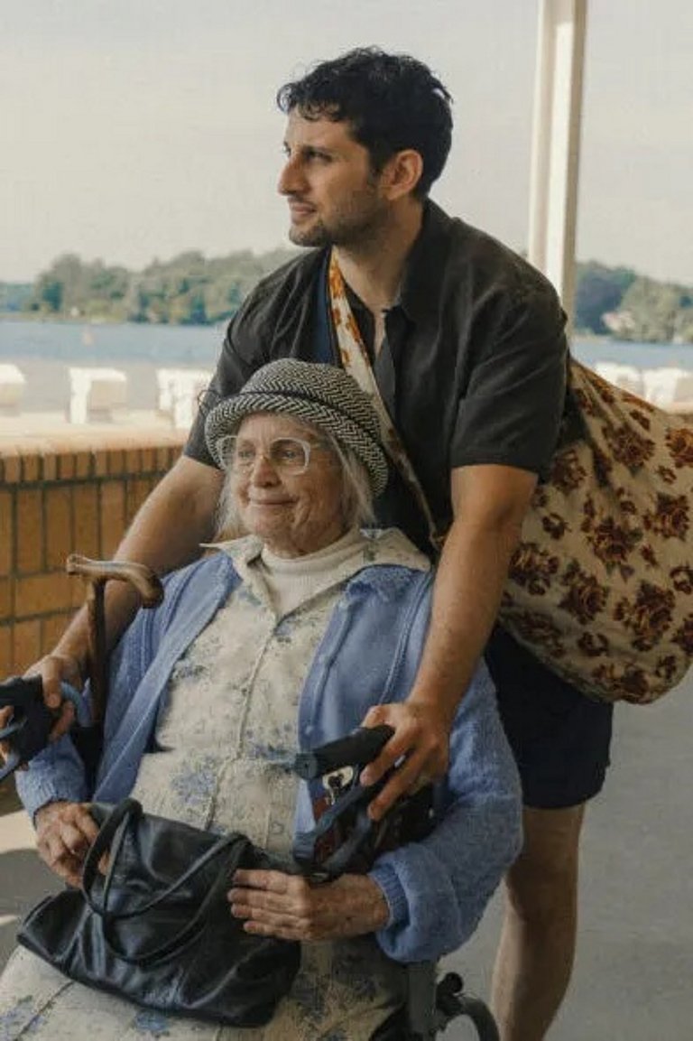 Filmplakat des Films LIEBLINGSMESCHEN - DIE AUSSERGEWÖHNLICHE FREUNDSCHAFT VON AGNES UND AMIR